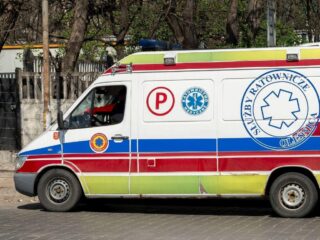 medical emergency response, first aid training, emergency help tips, how assist in medical crisis, emergency responder guide, sudden illness aid, medical emergency preparedness, CPR and first aid, hospital assistance techniques, urgent medical help