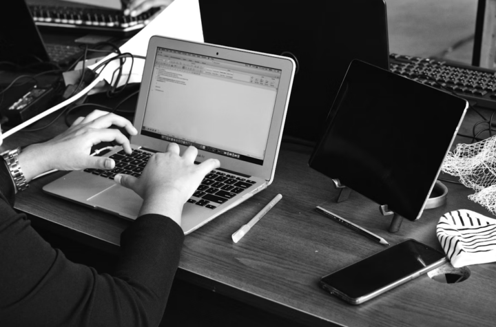 poor scheduling costs, workplace scheduling problems, employee productivity scheduling, modern workplace efficiency, scheduling optimization strategies, business scheduling challenges, workplace time management, scheduling impact on profits, staff shift planning, location-specific scheduling solutions